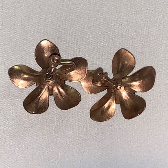 Vintage Clip On Screw Back Earrings Flower - Picture 3 of 7